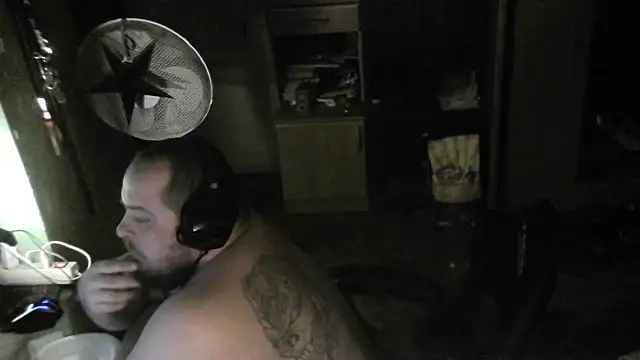 Snapshot of perversalus chatting on 01/08/25, 05:05 perversalus online show from 01/08/25, 05:05