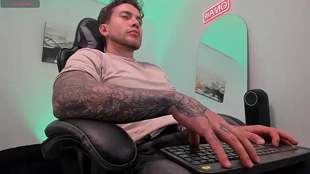 LucianSinclair online show from 03/01/25, 01:11