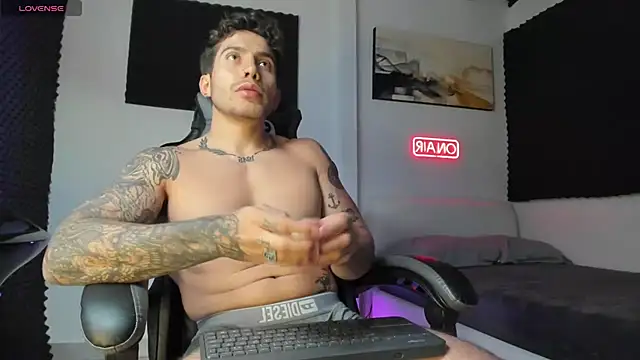 LucianSinclair online show from 11/12/25, 01:39