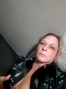 Everlyrose27 online show from 01/18/25, 04:26