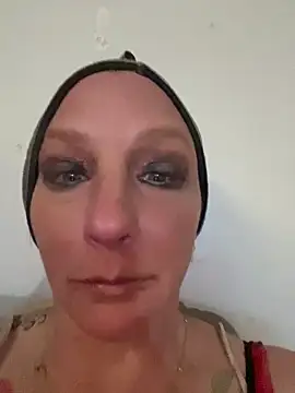 Everlyrose27 online show from 02/24/25, 08:14