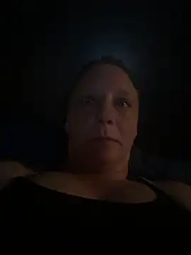 Everlyrose27 online show from 03/15/25, 08:21