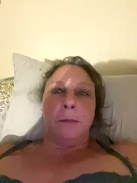 Everlyrose27 online show from 09/28/25, 06:52