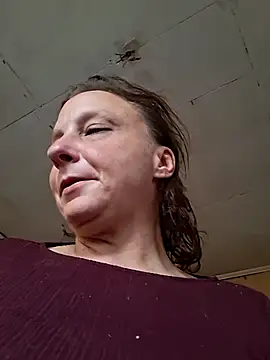 Everlyrose27 online show from 12/22/25, 07:33