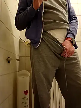 Snapshot of Gipy66 chatting on 03/04/26, 02:12 Gipy66 online show from 03/04/26, 02:12