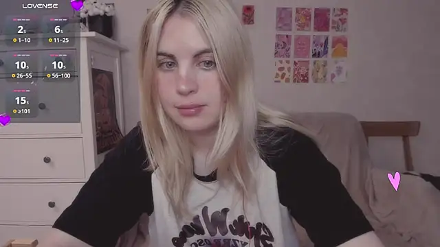 Snapshot of pawpaws chatting on 12/15/24, 11:55 pawpaws online show from 12/15/24, 11:55