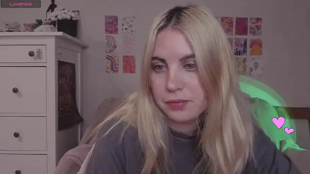 Snapshot of pawpaws chatting on 12/19/24, 12:12 pawpaws online show from 12/19/24, 12:12