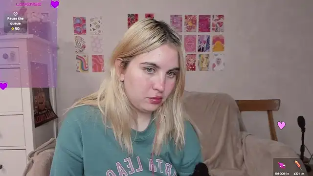 Snapshot of pawpaws chatting on 12/21/24, 08:32 pawpaws online show from 12/21/24, 08:32