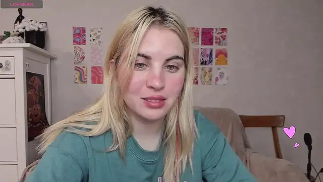 Snapshot of pawpaws chatting on 12/22/24, 11:22 pawpaws online show from 12/22/24, 11:22