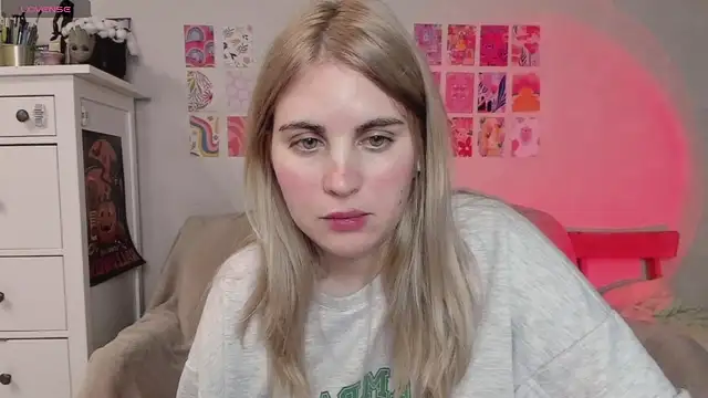 Snapshot of pawpaws chatting on 01/14/25, 11:20 pawpaws online show from 01/14/25, 11:20