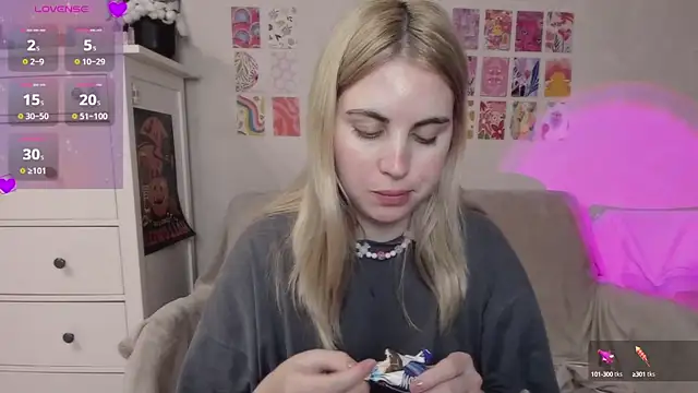 Snapshot of pawpaws chatting on 01/25/25, 12:47 pawpaws online show from 01/25/25, 12:47