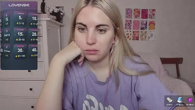 Snapshot of pawpaws chatting on 10/03/25, 06:21 pawpaws online show from 10/03/25, 06:21