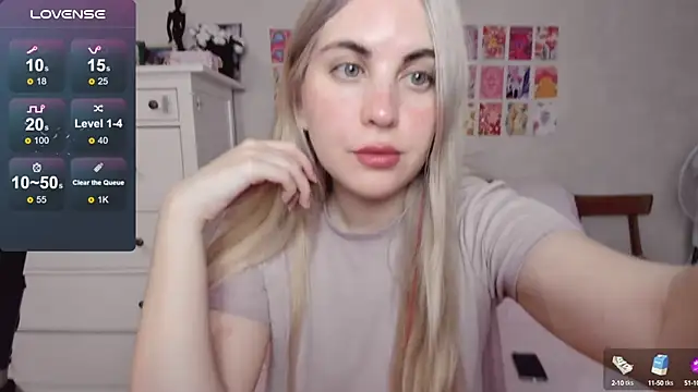 Snapshot of pawpaws chatting on 10/13/25, 09:20 pawpaws online show from 10/13/25, 09:20