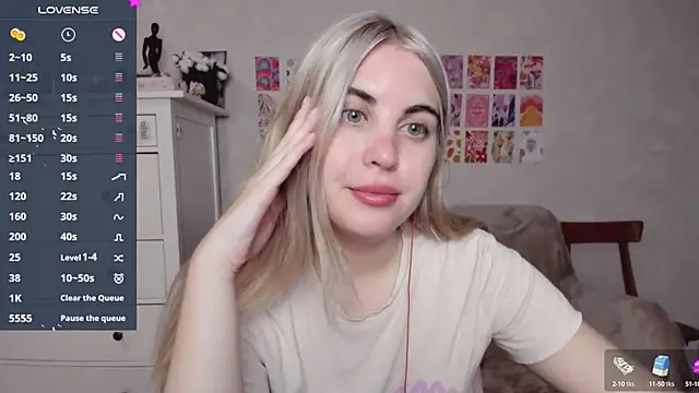 Snapshot of pawpaws chatting on 10/15/25, 08:58 pawpaws online show from 10/15/25, 08:58