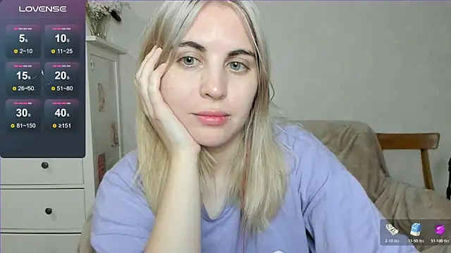 Snapshot of pawpaws chatting on 10/25/25, 09:50 pawpaws online show from 10/25/25, 09:50