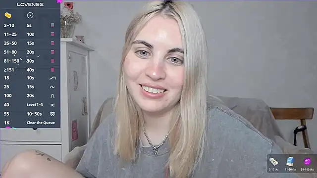 Snapshot of pawpaws chatting on 11/08/25, 09:53 pawpaws online show from 11/08/25, 09:53