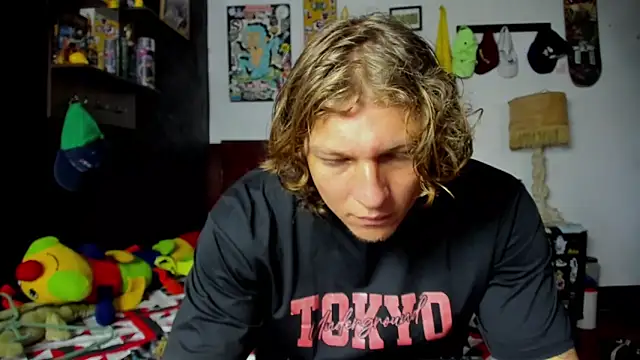 Snapshot of Tom_Krakow chatting on 02/02/26, 07:01 Tom Krakow online show from 02/02/26, 07:01