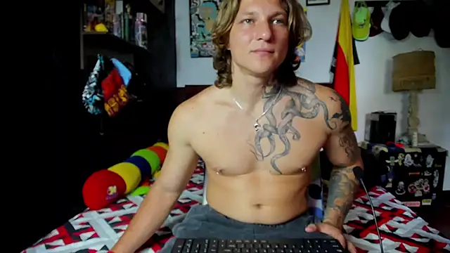 Snapshot of Tom_Krakow chatting on 02/20/26, 07:47 Tom Krakow online show from 02/20/26, 07:47