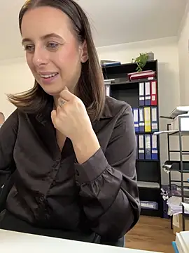 Snapshot of Hii_Lolla chatting on 02/06/26, 08:51 Hii Lolla online show from 02/06/26, 08:51