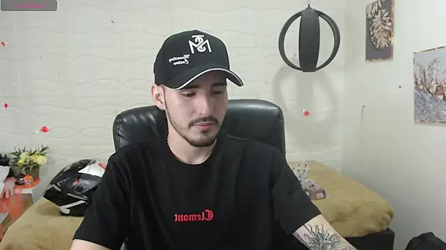 Snapshot of DmitriSanders chatting on 12/13/24, 10:13 DmitriSanders online show from 12/13/24, 10:13