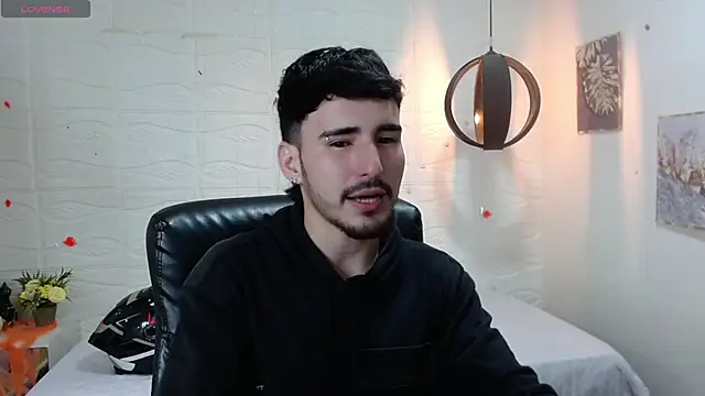 Snapshot of DmitriSanders chatting on 12/24/24, 02:43 DmitriSanders online show from 12/24/24, 02:43