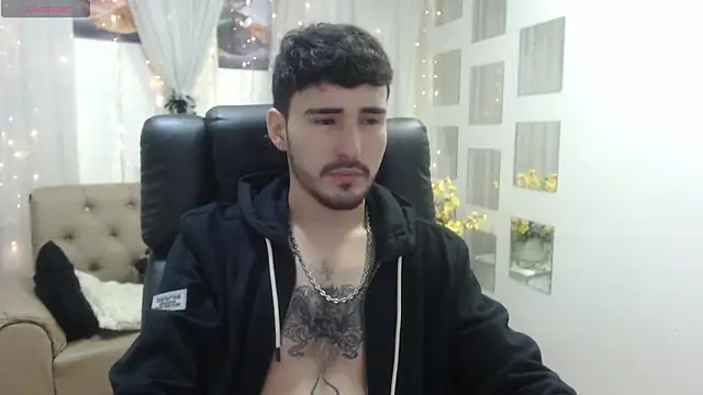 Snapshot of DmitriSanders chatting on 01/04/25, 06:51 DmitriSanders online show from 01/04/25, 06:51