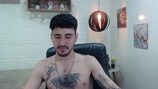 Snapshot of DmitriSanders chatting on 01/06/25, 11:42 DmitriSanders online show from 01/06/25, 11:42