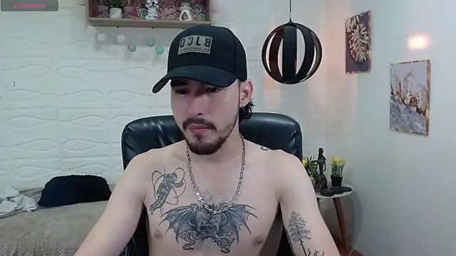 Snapshot of DmitriSanders chatting on 01/18/25, 08:51 DmitriSanders online show from 01/18/25, 08:51