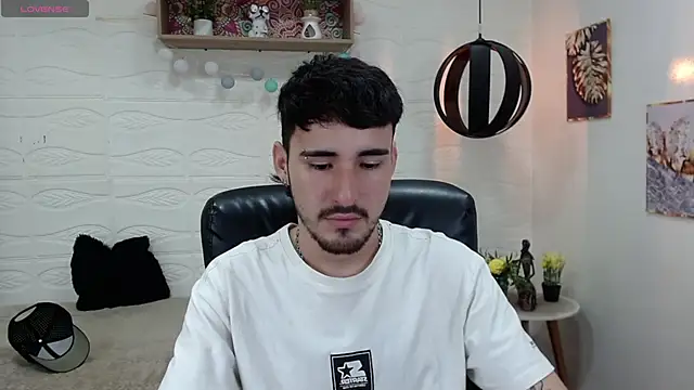 Snapshot of DmitriSanders chatting on 01/28/25, 12:36 DmitriSanders online show from 01/28/25, 12:36