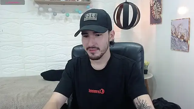 Snapshot of DmitriSanders chatting on 01/28/25, 08:58 DmitriSanders online show from 01/28/25, 08:58