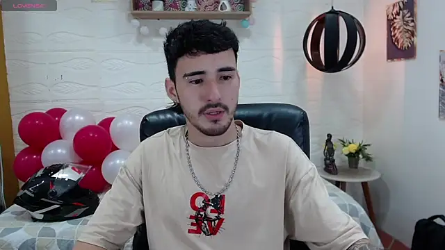 Snapshot of DmitriSanders chatting on 02/20/25, 08:58 DmitriSanders online show from 02/20/25, 08:58