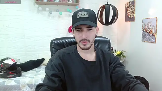 Snapshot of DmitriSanders chatting on 02/25/25, 09:02 DmitriSanders online show from 02/25/25, 09:02