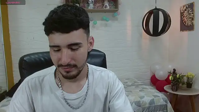 Snapshot of DmitriSanders chatting on 03/01/25, 08:42 DmitriSanders online show from 03/01/25, 08:42