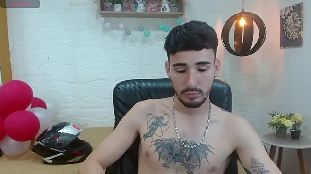 Snapshot of DmitriSanders chatting on 03/08/25, 02:51 DmitriSanders online show from 03/08/25, 02:51