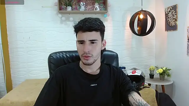 Snapshot of DmitriSanders chatting on 03/19/25, 08:22 DmitriSanders online show from 03/19/25, 08:22