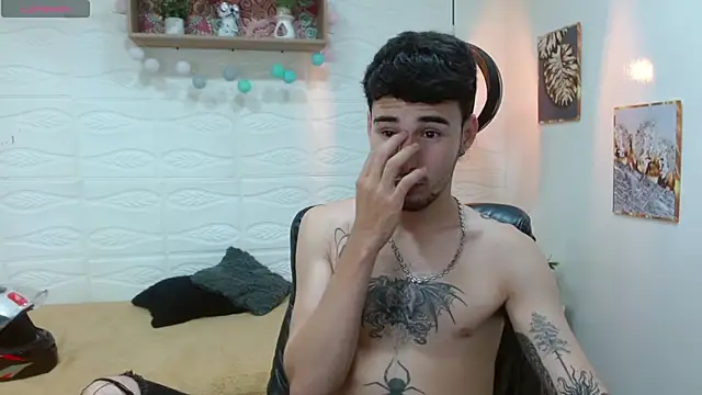 Snapshot of DmitriSanders chatting on 03/21/25, 10:06 DmitriSanders online show from 03/21/25, 10:06