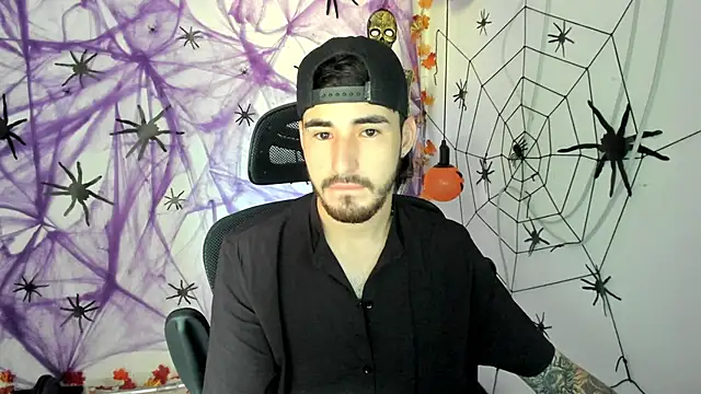 Snapshot of DmitriSanders chatting on 10/21/25, 04:41 DmitriSanders online show from 10/21/25, 04:41