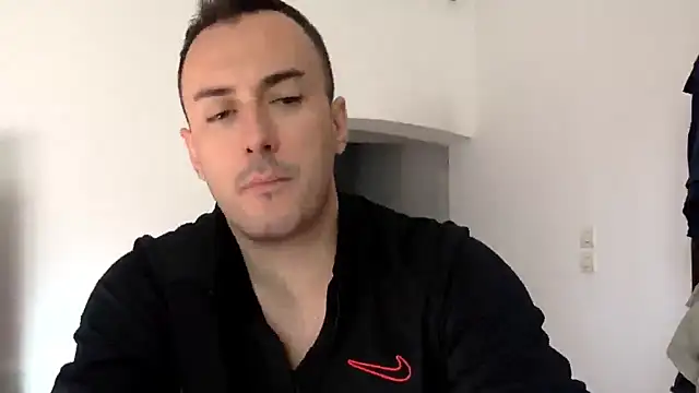 Snapshot of mainnrd chatting on 10/08/25, 10:46 mainnrd online show from 10/08/25, 10:46