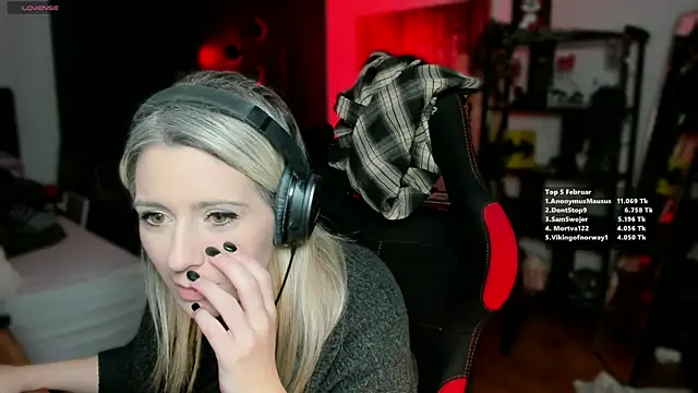 Lisaonthemoon online show from 02/26/25, 08:54