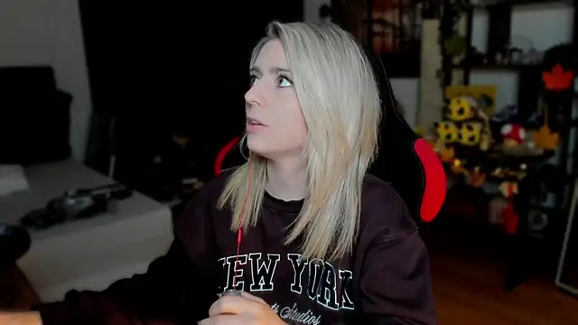 Lisaonthemoon online show from 09/23/25, 04:54