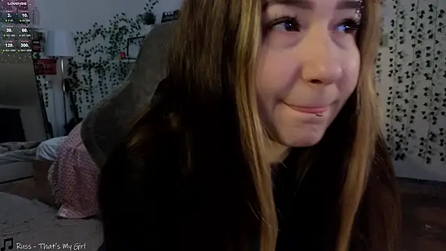 Snapshot of Megan__Hart chatting on 12/24/24, 02:21 Megan Hart online show from 12/24/24, 02:21