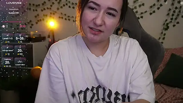 Snapshot of Megan__Hart chatting on 11/09/25, 02:21 Megan Hart online show from 11/09/25, 02:21