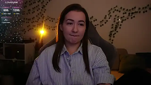 Snapshot of Megan__Hart chatting on 11/15/25, 12:52 Megan Hart online show from 11/15/25, 12:52