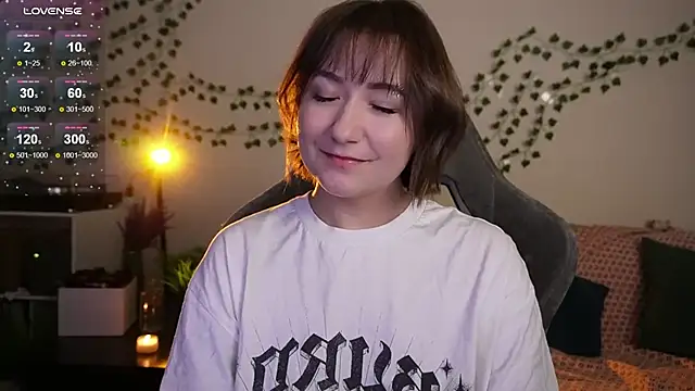 Snapshot of Megan__Hart chatting on 11/26/25, 12:44 Megan Hart online show from 11/26/25, 12:44