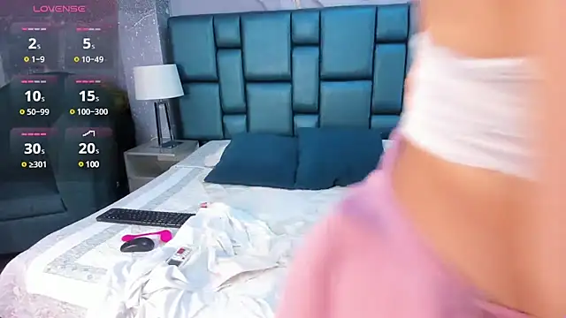 Nahomi Wild online show from 12/06/24, 08:29