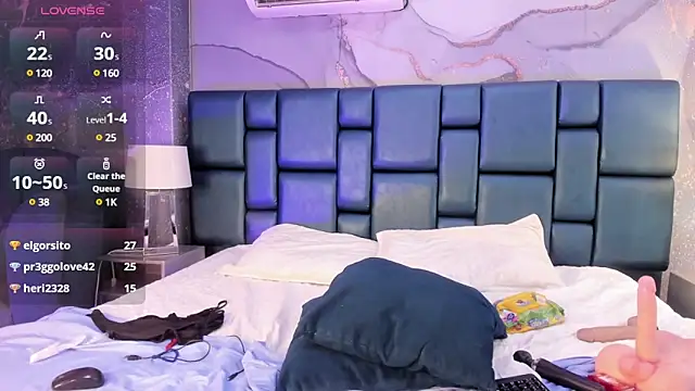 Nahomi Wild online show from 01/15/25, 12:41