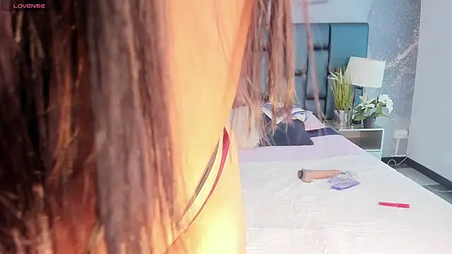 Nahomi Wild online show from 03/03/25, 08:11