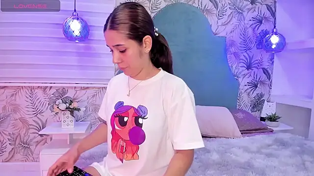 Snapshot of bellaa_becca chatting on 02/06/25, 07:40 bellaa becca online show from 02/06/25, 07:40