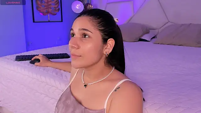 bellaa becca online show from 11/28/25, 09:28