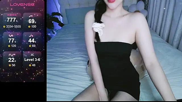 Snapshot of _Viviann_ chatting on 12/10/24, 04:06 Viviann online show from 12/10/24, 04:06